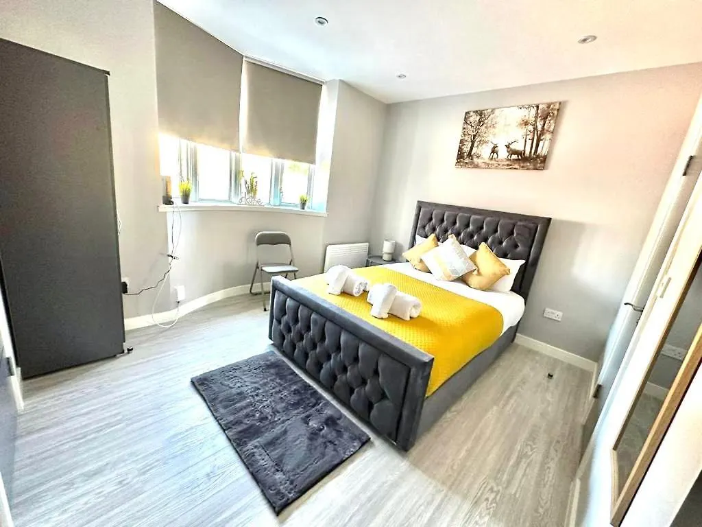 Heathrow Stays - Feltham