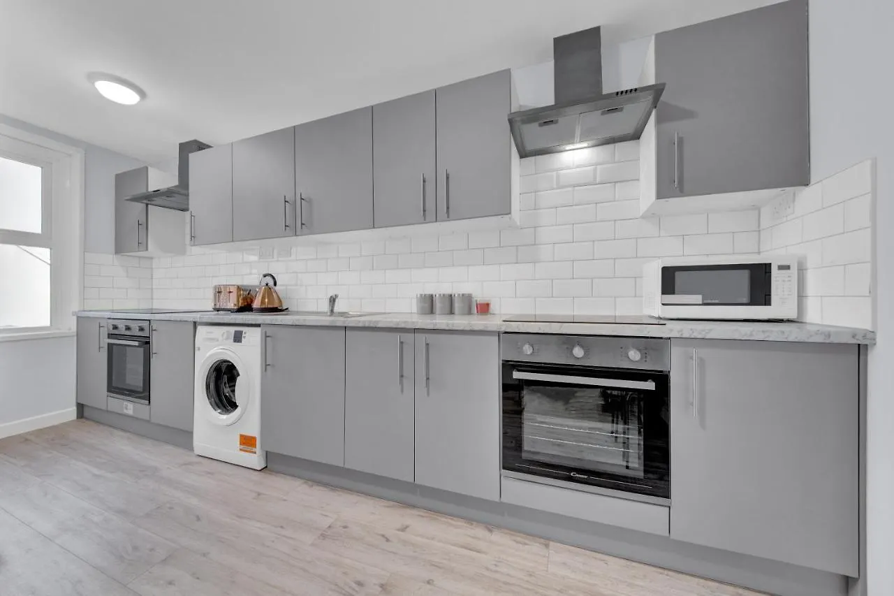 Guest house Heathrow Stays - Feltham