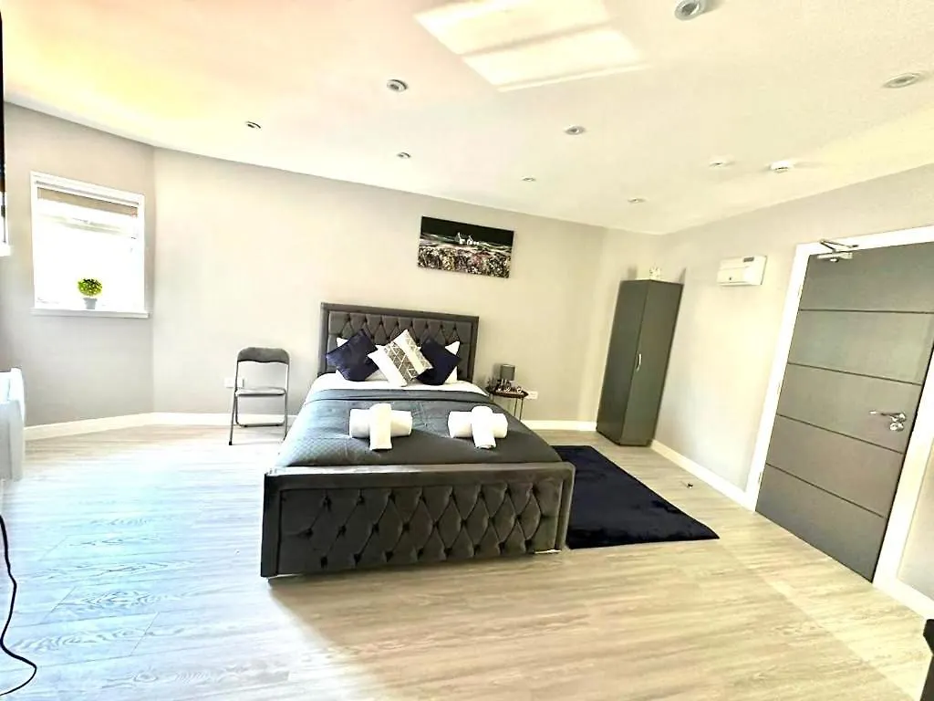 Guest house Heathrow Stays - Feltham