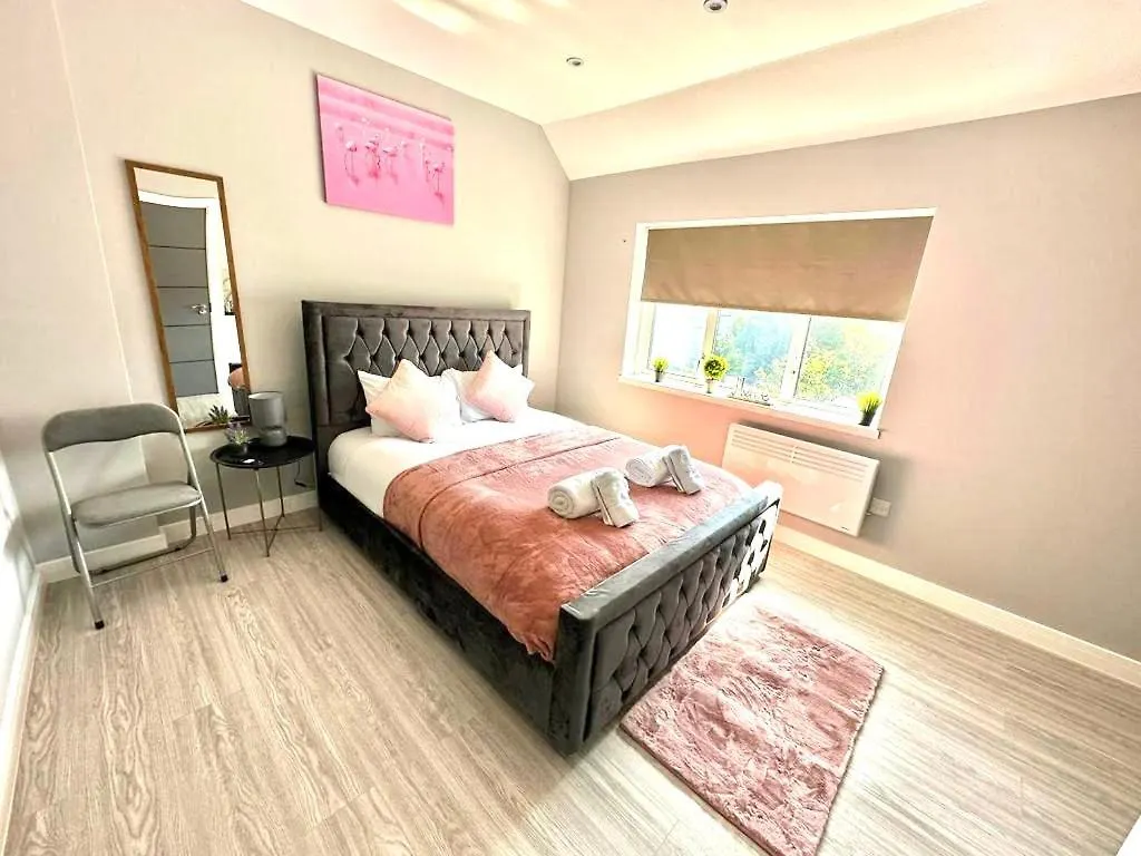Guest house Heathrow Stays - Feltham United Kingdom