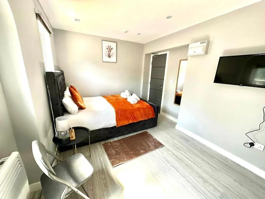 Heathrow Stays - Feltham 0*,  United Kingdom